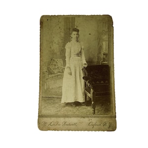 Old Antique 19th Century Photograph Portrait Of Young Woman