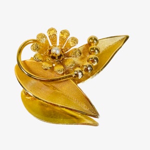 Vintage Gold Tone Flower Brooch