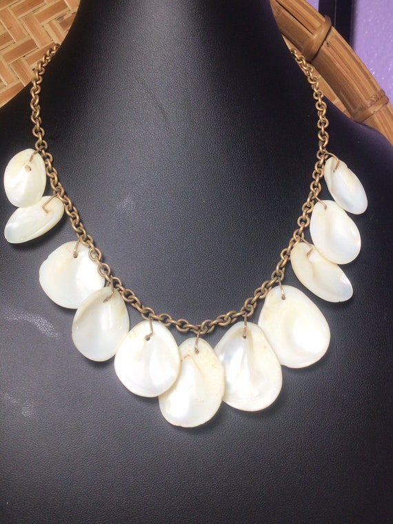 Antique Shell Chain Necklace - image 2