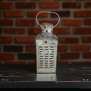 Vintage rustieke aluminium kaarslantaarn