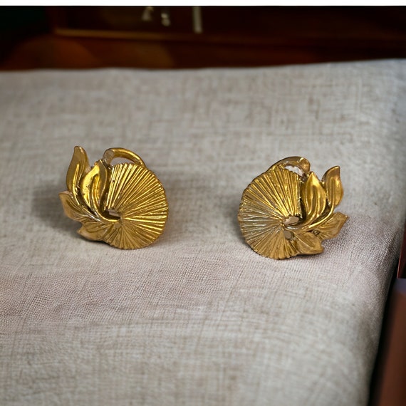 Vintage Signed Star Gold Tone Screw Back Earrings - image 3