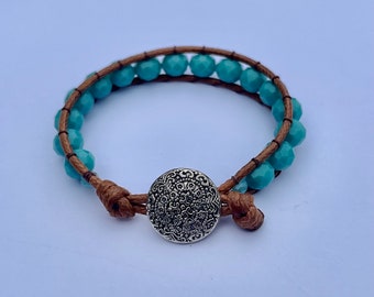 FELINE - Wrap bracelet with light aqua-coloured, faceted beads | detailed button clasp | brown vegan cord | stylish accessory