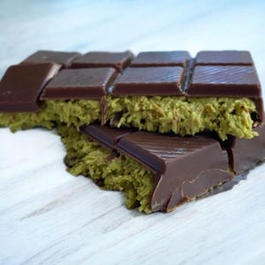 Pistachio Praline Dubai Chocolate Bar Gift Viral Tik Tok Gourmet 100g Luxury Gift | Premium Middle Eastern Candy Treat