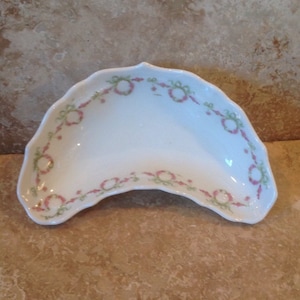 Cuenco vintage con forma de medialuna con motivos florales en color rosa, plato de hueso, plato para ensaladas, bandeja para baratijas, vintage, envíos desde Canadá