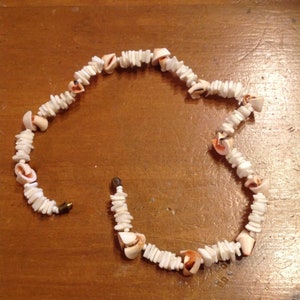 Vintage shell necklace, free shipping, ships from Canada