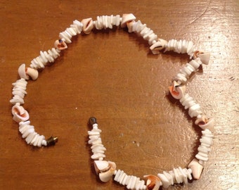 Vintage shell necklace, free shipping, ships from Canada
