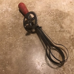 Hand crank food blender,vintage, ships from Canada