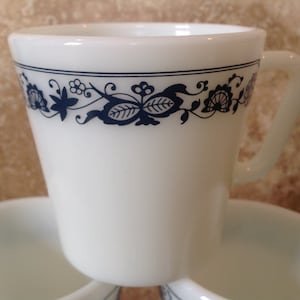 Pyrex mug , Old Towne Blue