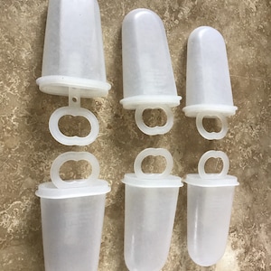 Ice pop moulds , vintage tupperware, ships from Canada