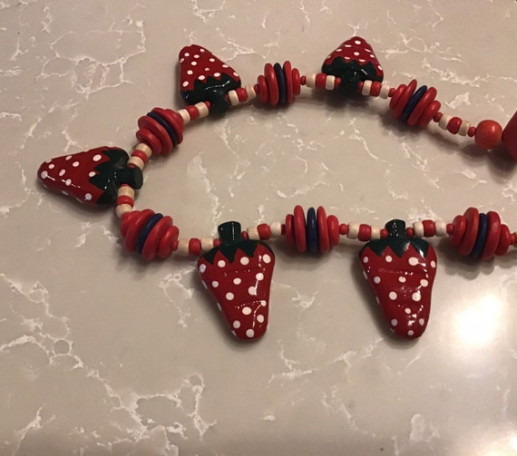 Strawberry necklace, vintage, ships from Canada - image 3