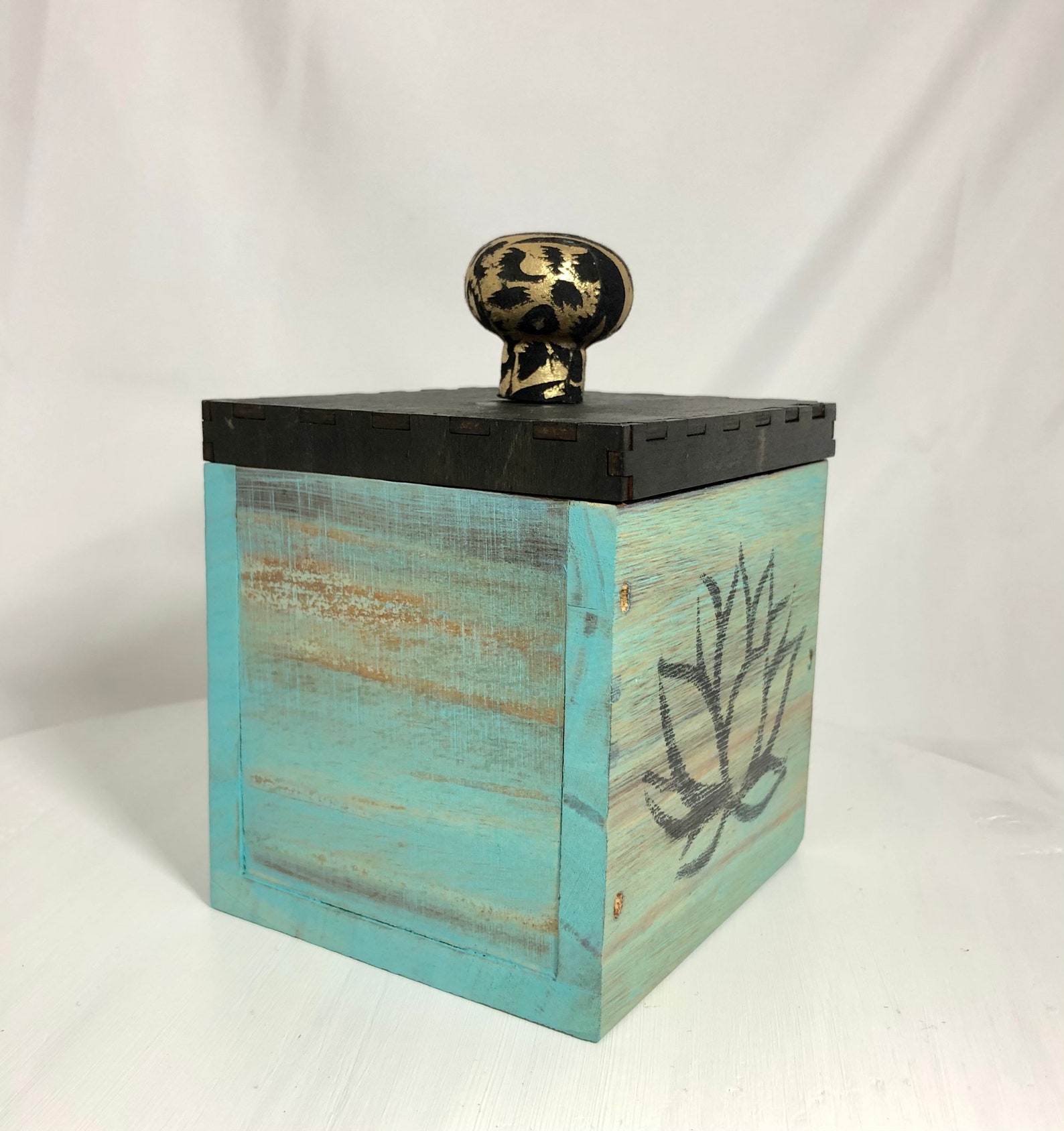 Blue lotus box