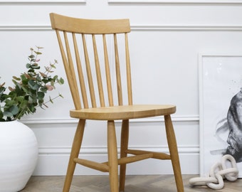 Silla de comedor escandinava de roble macizo con respaldo de madera personalizable. Silla de comedor de roble macizo a medida.