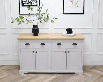 Grand buffet gris avec 2 tiroirs et 4 portes. Fait à n'importe quelle taille avec un plateau en bois de récupération et une base peinte