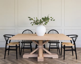 Mesa de comedor con pedestal Heritage de pino rústico, mesa de comedor grande de madera maciza, base de pedestal, tamaños y acabados de madera personalizados, acabado en roble desgastado