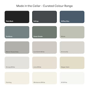 Op de afbeelding: Een kleurenkaart met 15 verfkleuren uit de Made in the Cellar - Curated Colour Range. De kleuren omvatten Pitch Black, Railings, Stiffkey Blue, De Nimes, Green Smoke, Mizzle, Manor House Grey, Cornforth White, Ammonite, Strong White, Lime White, Slipper Satin, Pointing, Wimborne White en All White.