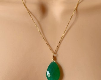 Green onyx necklace / Gold green onyx pendant / Green onyx jewellery / Gift for her