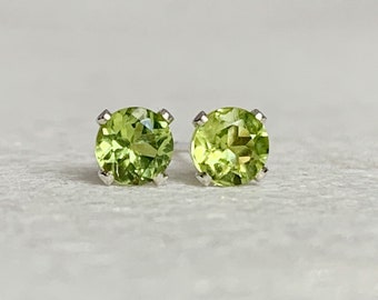 Silver peridot stud earrings / August birthstone earrings / Peridot jewellery / Gift for her