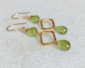 Sierlijke peridot oorbellen / Gouden peridot oorbellen / Peridot sieraden / Cadeau voor haar