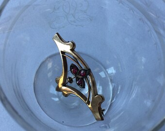 Broche Plaquée Or Oria - Style Art Déco Avec Pierre Rouge - Bijou Vintage En Parfait état - Occasion