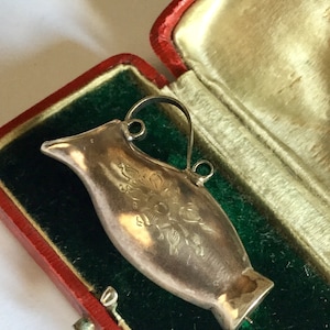Antiques Victorian Silver Jug Brooch