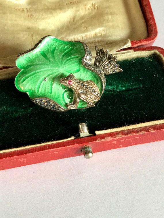 Antiques Art Deco Silver Enameled Lotus Frog Broo… - image 2
