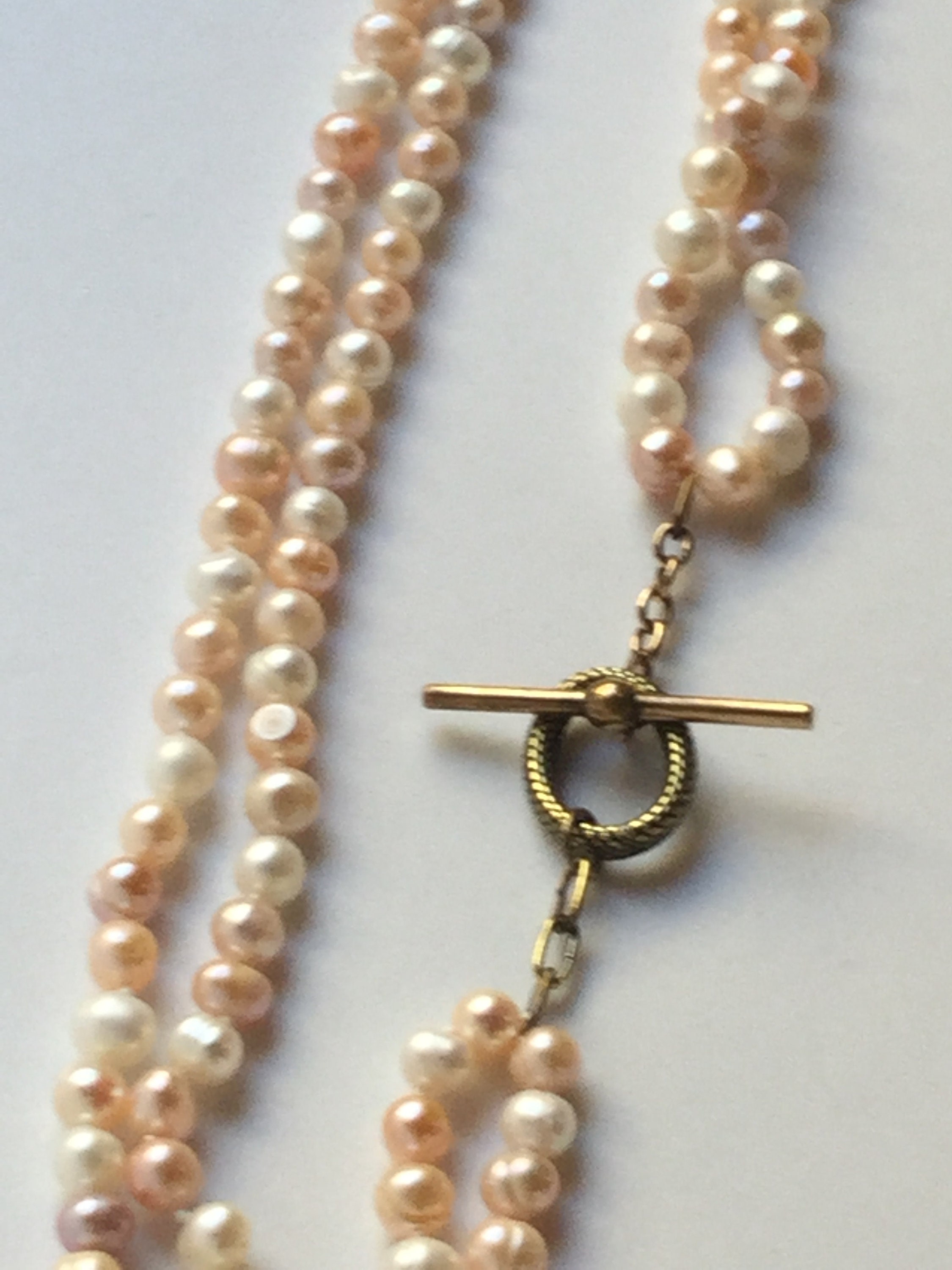◆VINTAGE HOLLYWOOD◆ Petit Twinkle Ribbon Pearl Necklace VH VINTAGE '80S DESIGNER CAROLEE BABY PINK 6 STRAND LAYERED
