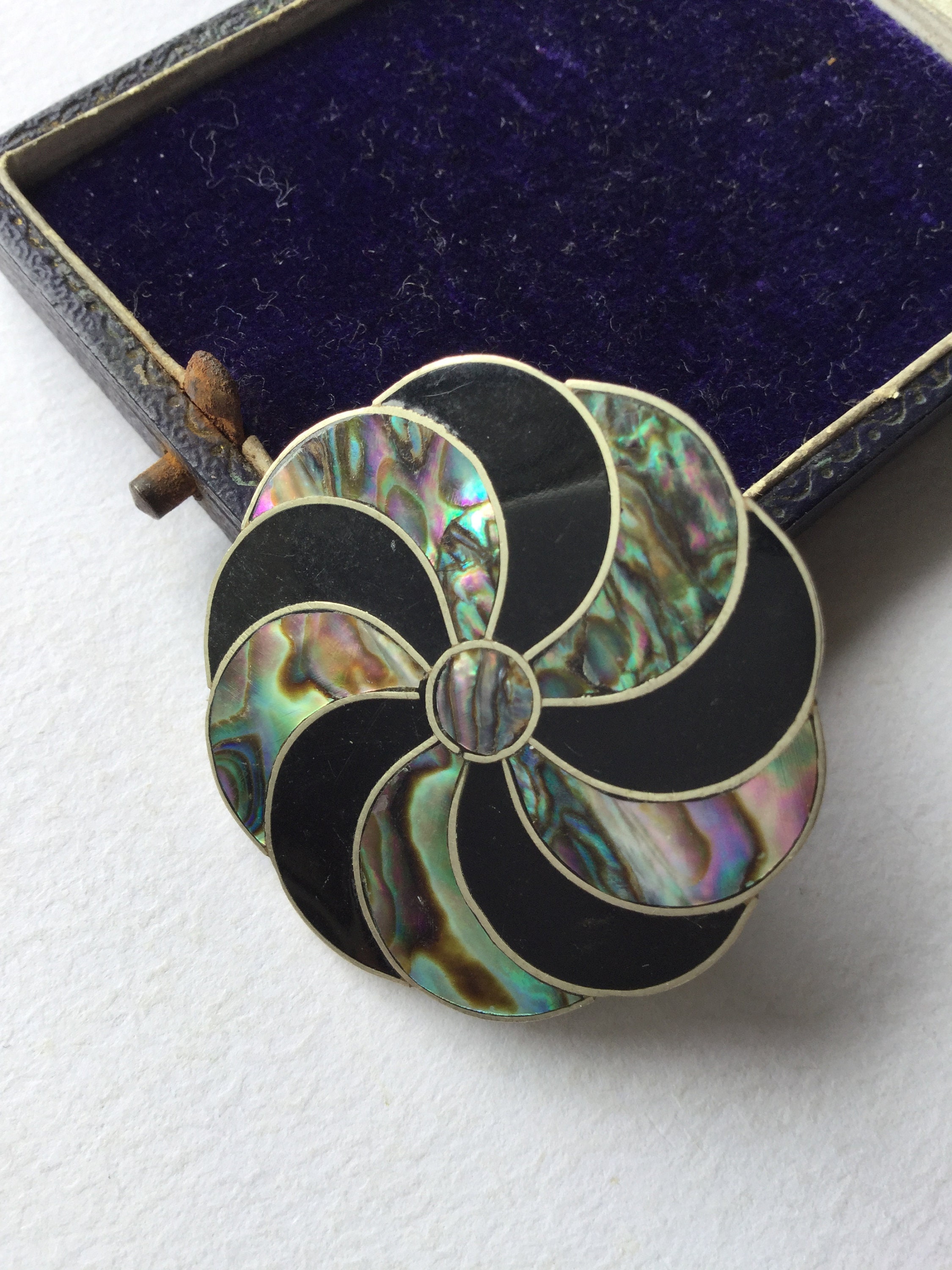 デンマーク◆デイジーフラワーシルバーブローチ◆ブラックエナメル◆アンティーク 優雅なデンマーク製ヴィンテージ花柄シルバーブローチ