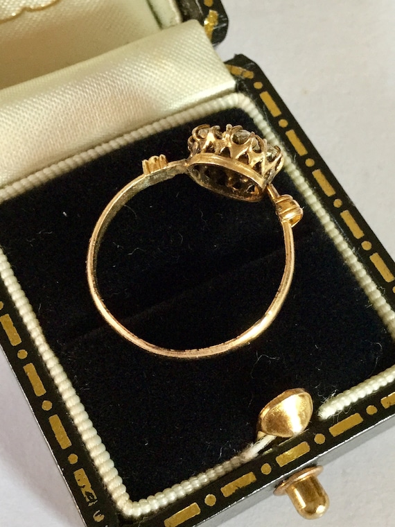 Antique Victorian 9CT 9K Gold Flowered Ring - image 8