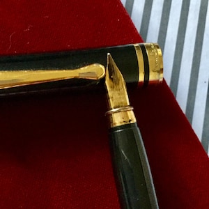Vintage Auth Brandname Pierre Cardin Gold Black Enamel Fountain Pen
