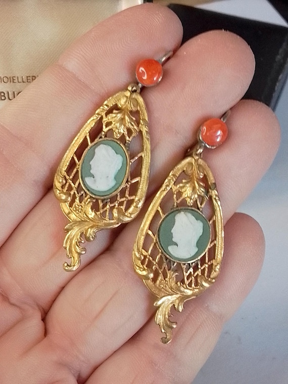 Boucles D'oreilles Bouton Vintage Or 18K Massif Avec Camée Corail - Années 60 - Occasion