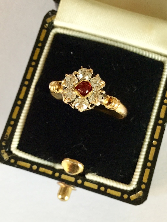 Antique Victorian 9CT 9K Gold Flowered Ring - image 1