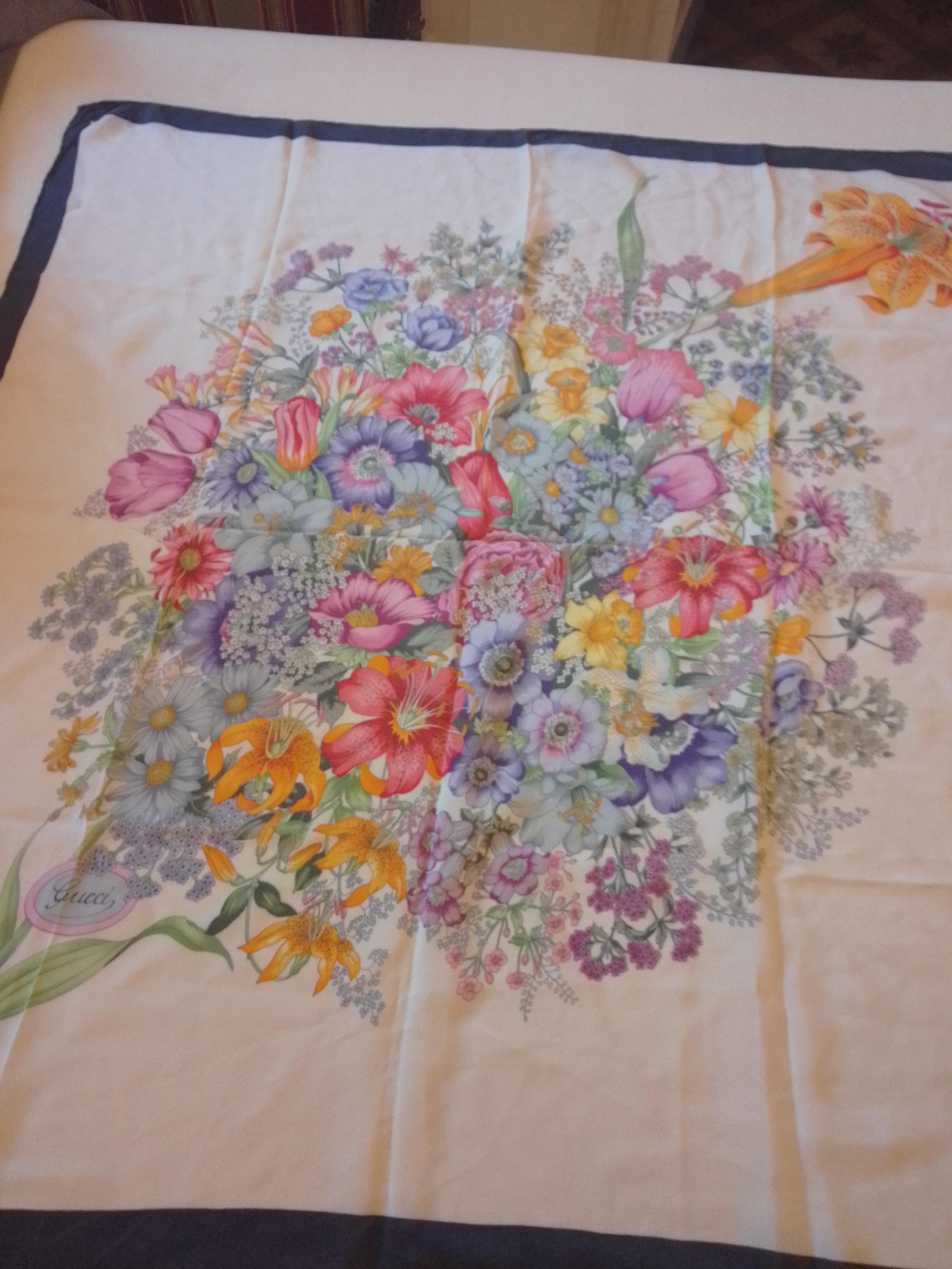 アンティーク 80 年代 本物 ブランド名 グッチ シルク 花柄 スカーフ
