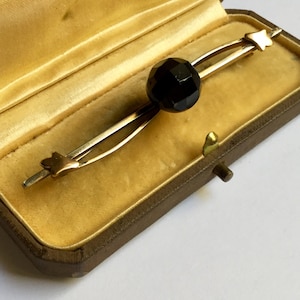 Antiques Edwardian Mourning Pinchbeck Leaves Black Jet Pearl Brooch