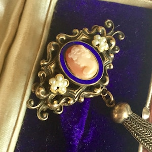 Antiques Victorian Ornate Pinchbeck Cameo Brooch