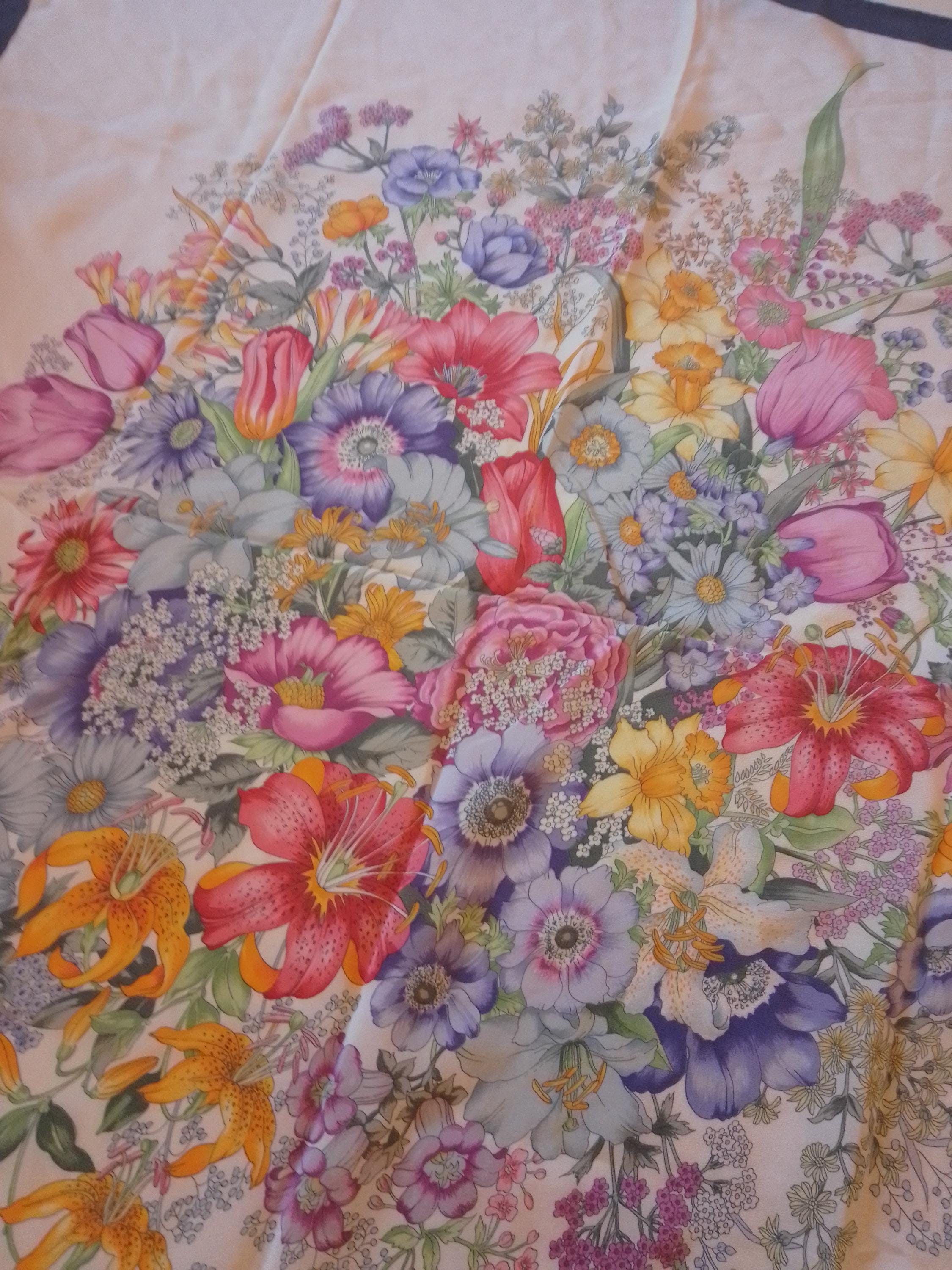 アンティーク 80 年代 本物 ブランド名 グッチ シルク 花柄 スカーフ