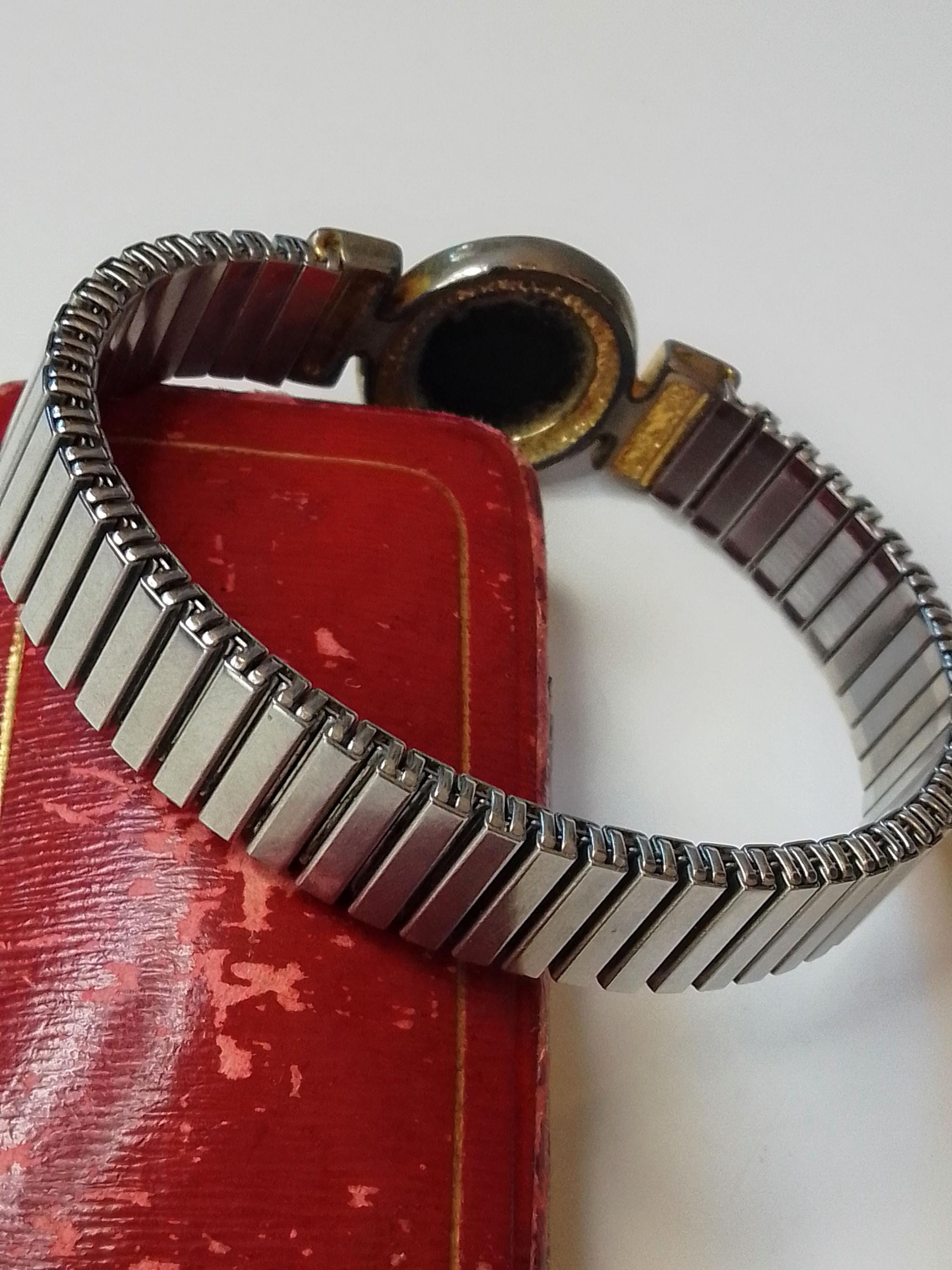 Bracelet Rigide Rétro Large - Argenté Avec Décor Strass Noir Et Camée - Occasion Bon État