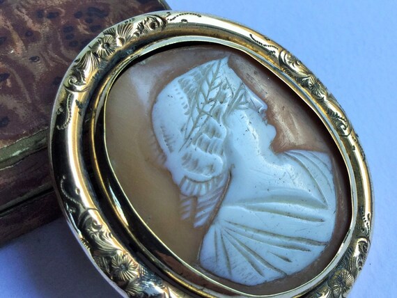 Large antique Victorian cameo brooche, victorian j