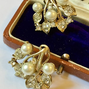 Vintage 1950s Style Costume Gilt Pearl Rhinestones Earrings