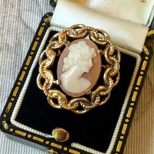 Antiques Edwardian Style Pinchbeck Cameo Brooch