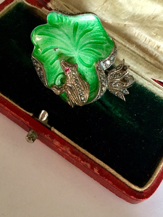 Antiques Art Deco Silver Enameled Lotus Frog Broo… - image 4
