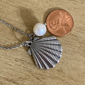 Scallop Sea Shell Pendant Silver Chain Necklace Seashell with Pearl Shell Charm Marine Jewelry