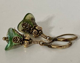 Romantic Earrings Glass Green Flower Bronze  Dangle Earring  Floral  Earring Vintage  Style