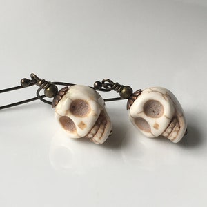 White howlite stone skull dangle earrings, Halloween earring, Gothic earring, Teenage earrings, Girls jewelry