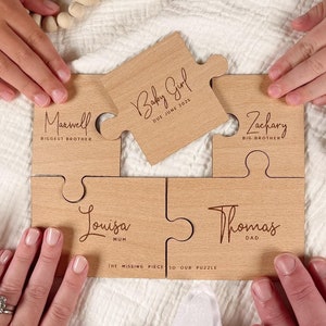 Het ontbrekende stukje van onze puzzel Babyaankondiging | Aankondiging puzzelstukjes familienamen | Houten zwangerschapsaankondiging | Cadeau kraamcadeau