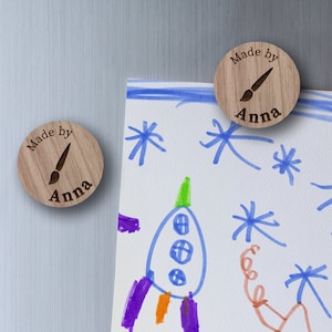 Magnets personnalisés pour présentation d&#39;oeuvres d&#39;art pour enfants - Lot de 3 ou 6 aimants pour oeuvres d&#39;art pour enfants | Magnets personnalisés pour enfants | Aimant de dessin « Made By »