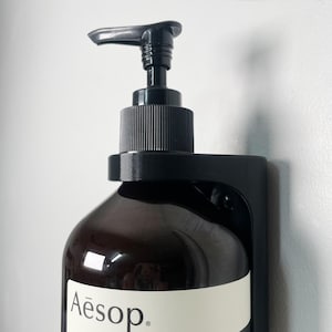 3D Printed Pump Bottle Wall Mount: Minimalist Kitchen & Bath Organization