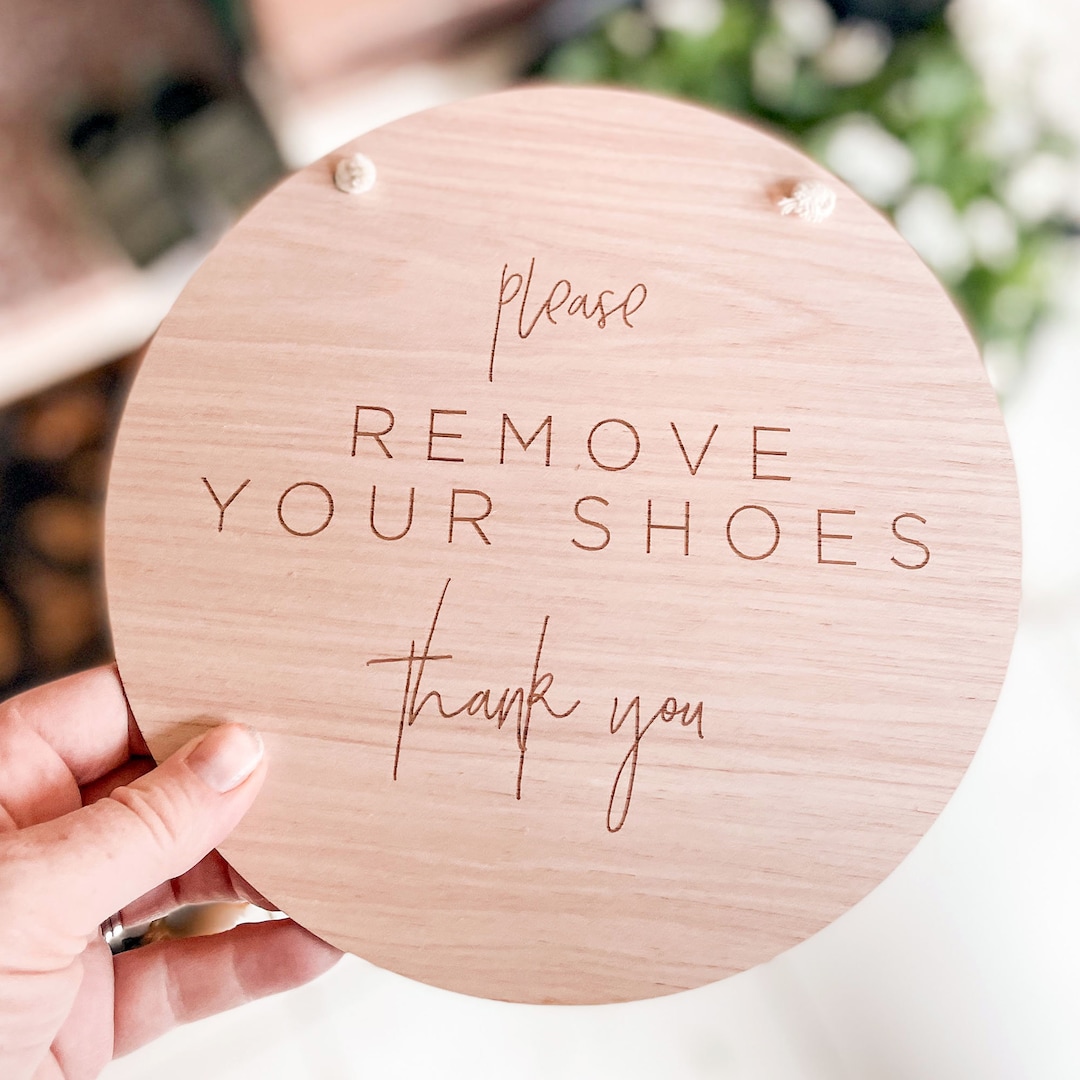 OLMIXA Please Remove Your Shoes Wooden Sign 12x12 Inch, Minimalist Shoes Off With Bow Door Hanger, No Shoes Welcome Hanging Sign For Front Door Porch