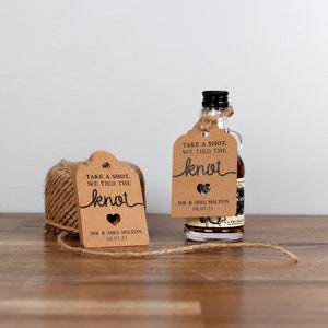 Etiquetas de regalo de boda personalizadas 'Anímate, nos casamos' / Etiquetas de regalo de boda / Etiquetas de agradecimiento personalizadas / Etiquetas colgantes con forma de corazón / Etiquetas para botellas