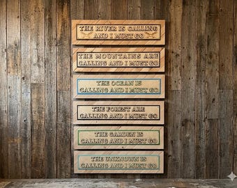 Letrero de madera personalizado: "El [texto variado] me llama y debo irme" - Arte rústico de pared - Regalo de aventura