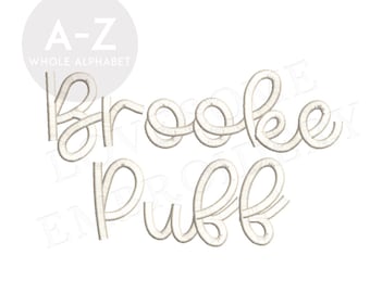Puede incluir: Diseño bordado con el texto "Brooke Puff" en una fuente blanca cursiva.